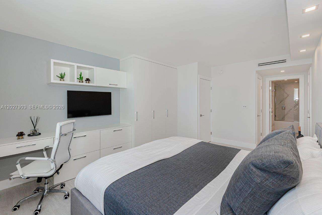 Roney Palace at 2301 Collins Ave, Miami Beach, FL 33139 - For Rent photo 18