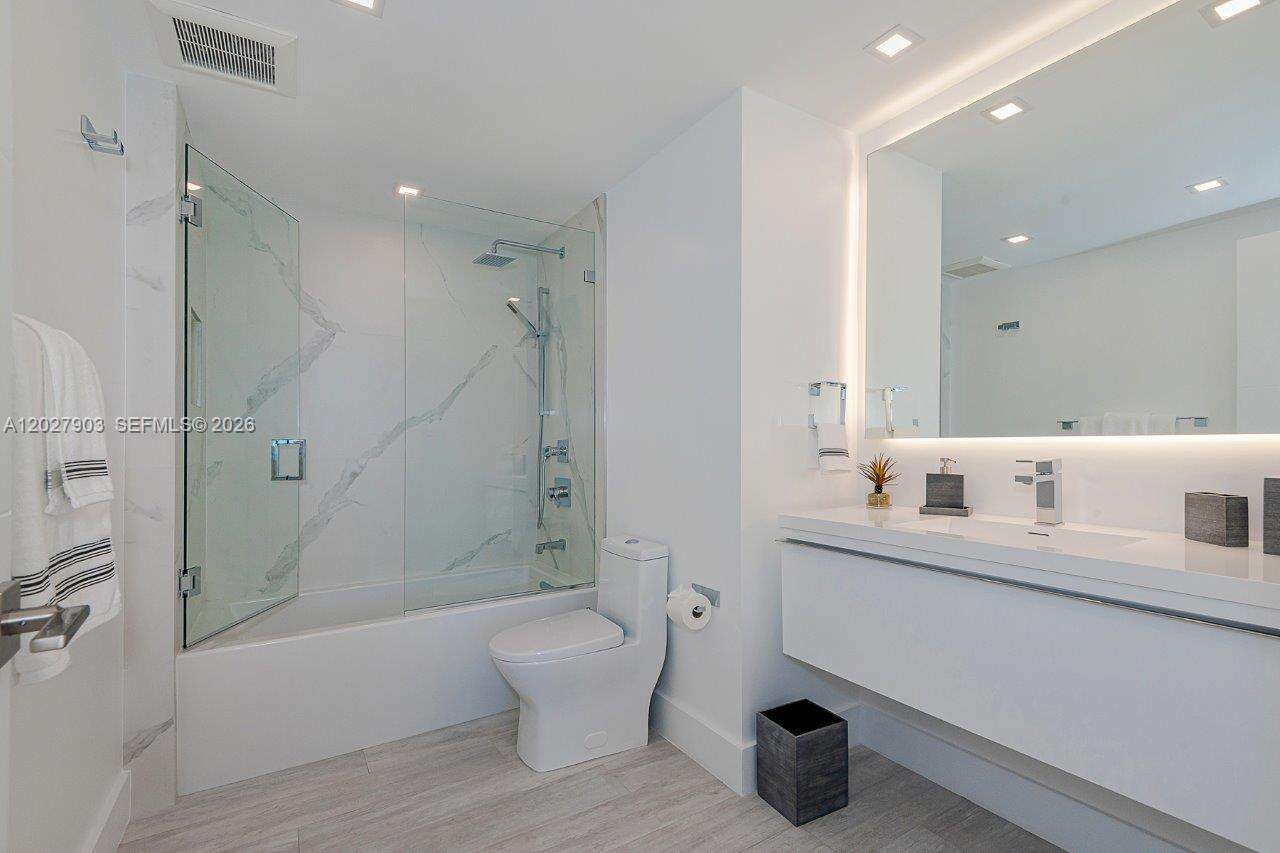 Roney Palace at 2301 Collins Ave, Miami Beach, FL 33139 - For Rent photo 19