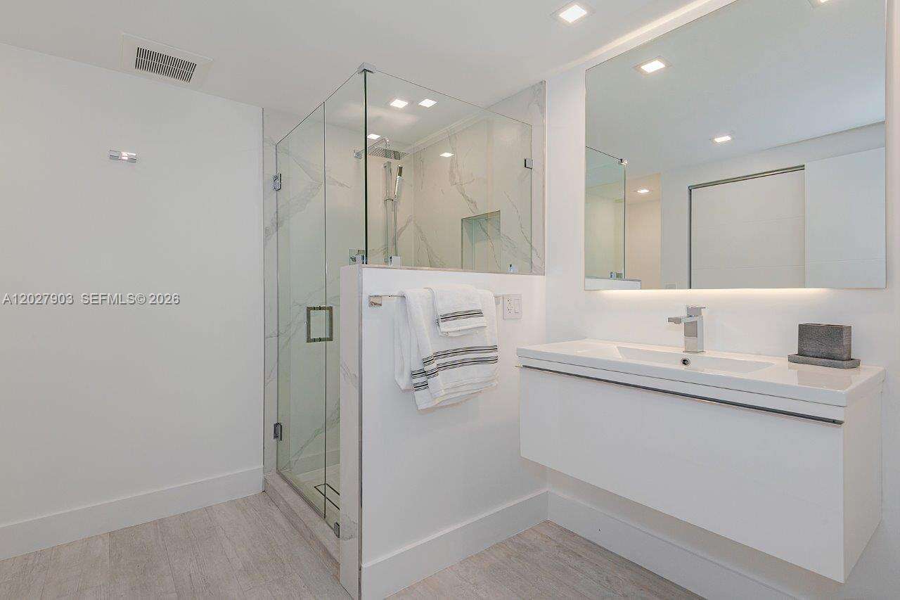 Roney Palace at 2301 Collins Ave, Miami Beach, FL 33139 - For Rent photo 22