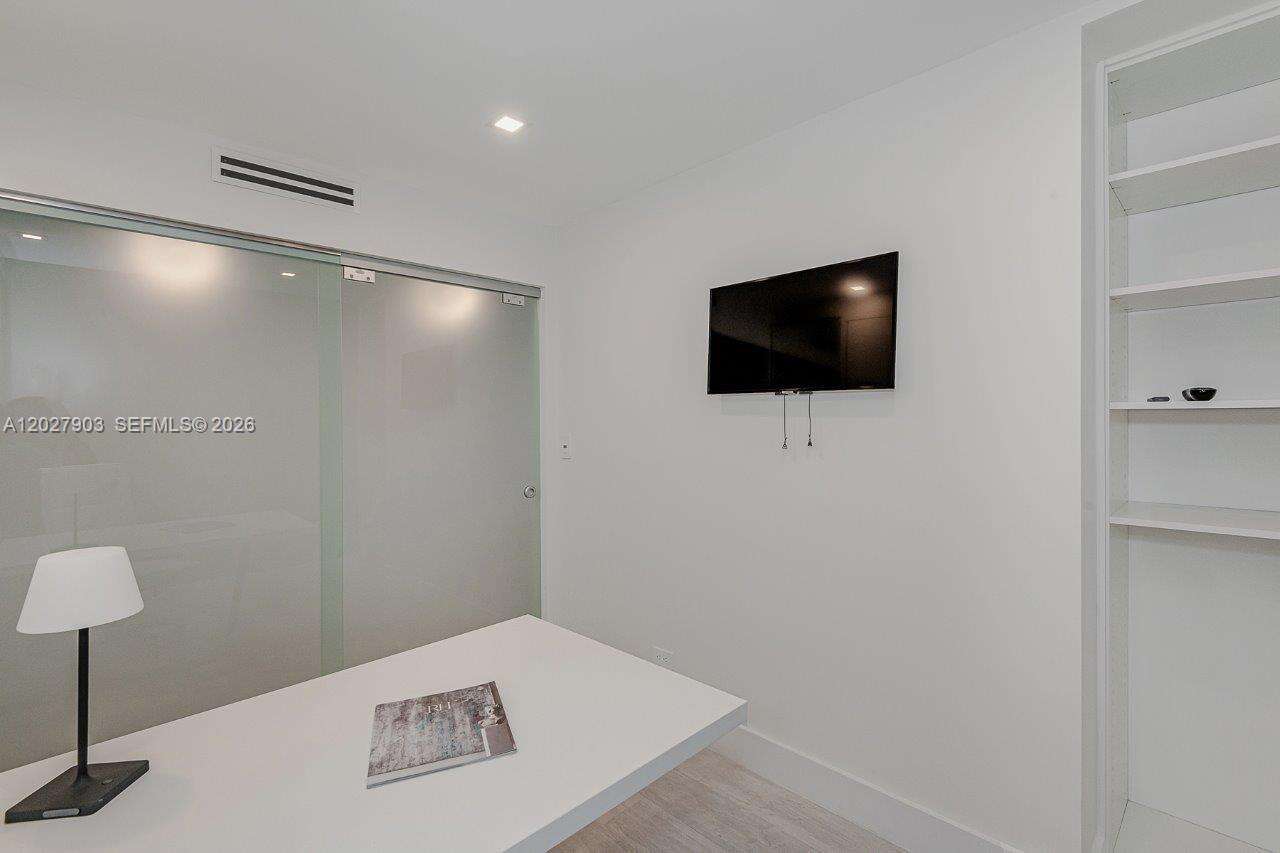 Roney Palace at 2301 Collins Ave, Miami Beach, FL 33139 - For Rent photo 8