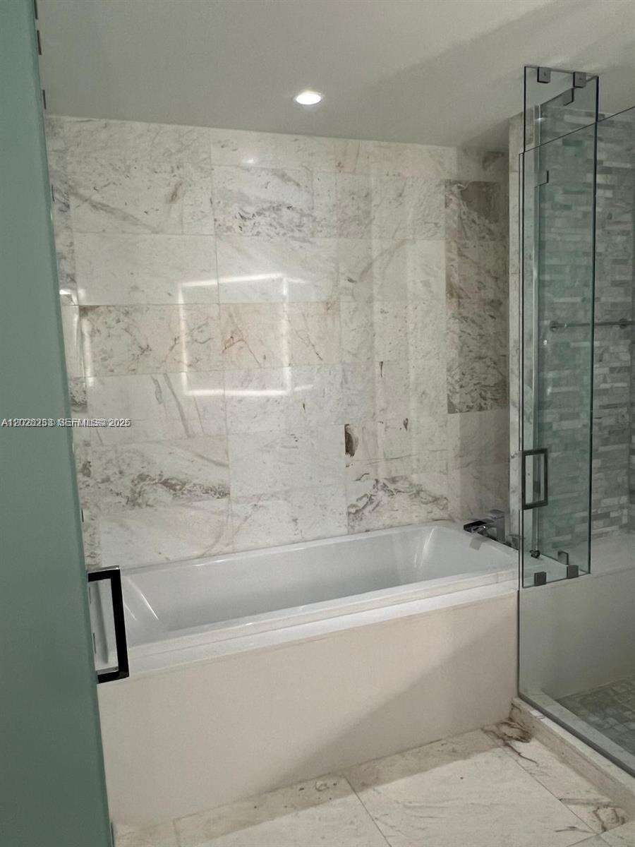 Paramount Miami Worldcenter at 851 1 Ave, Miami, FL 33132 - For Rent photo 17