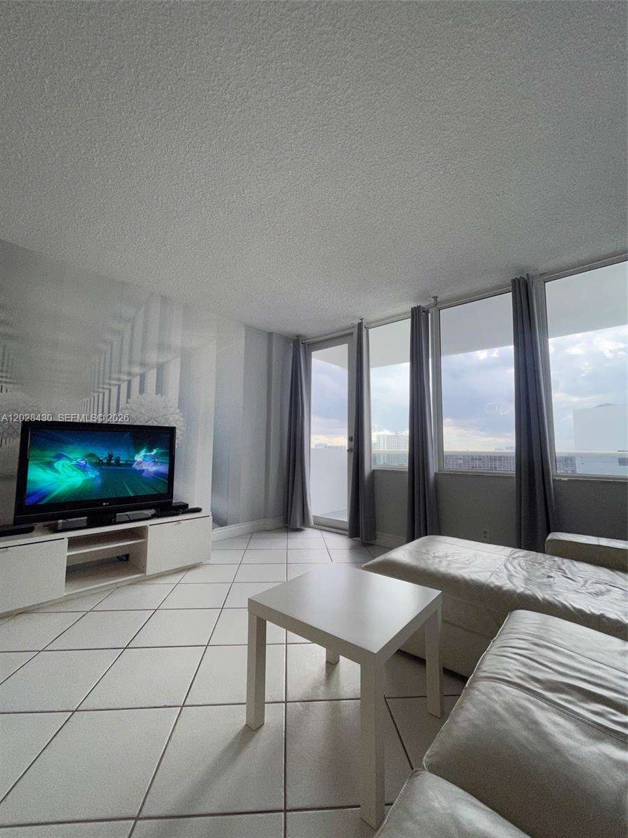 Sea Air Towers at 3725 Ocean Dr, Hollywood, FL 33019 - For Rent photo 11