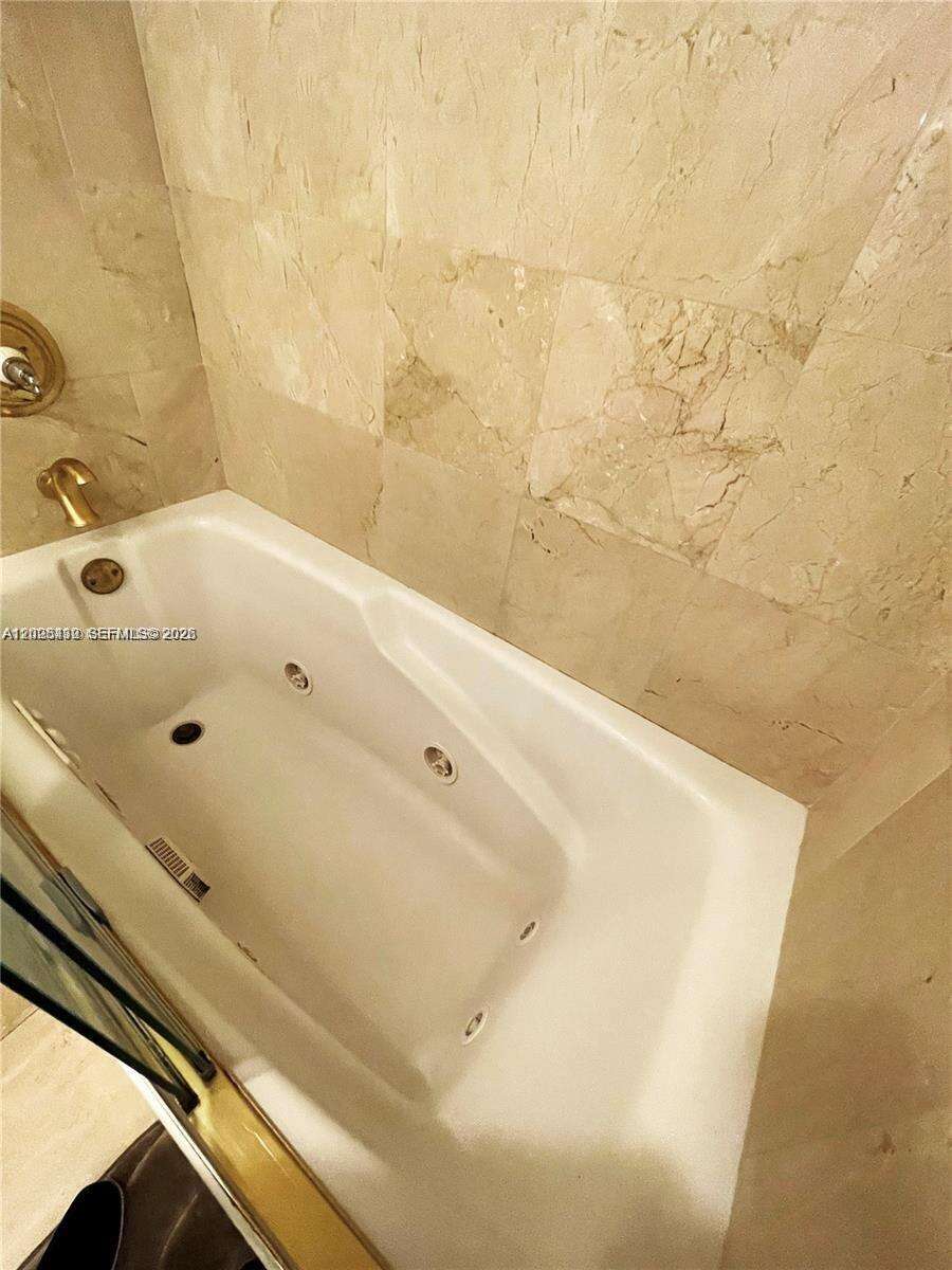 Sea Air Towers at 3725 Ocean Dr, Hollywood, FL 33019 - For Rent photo 15