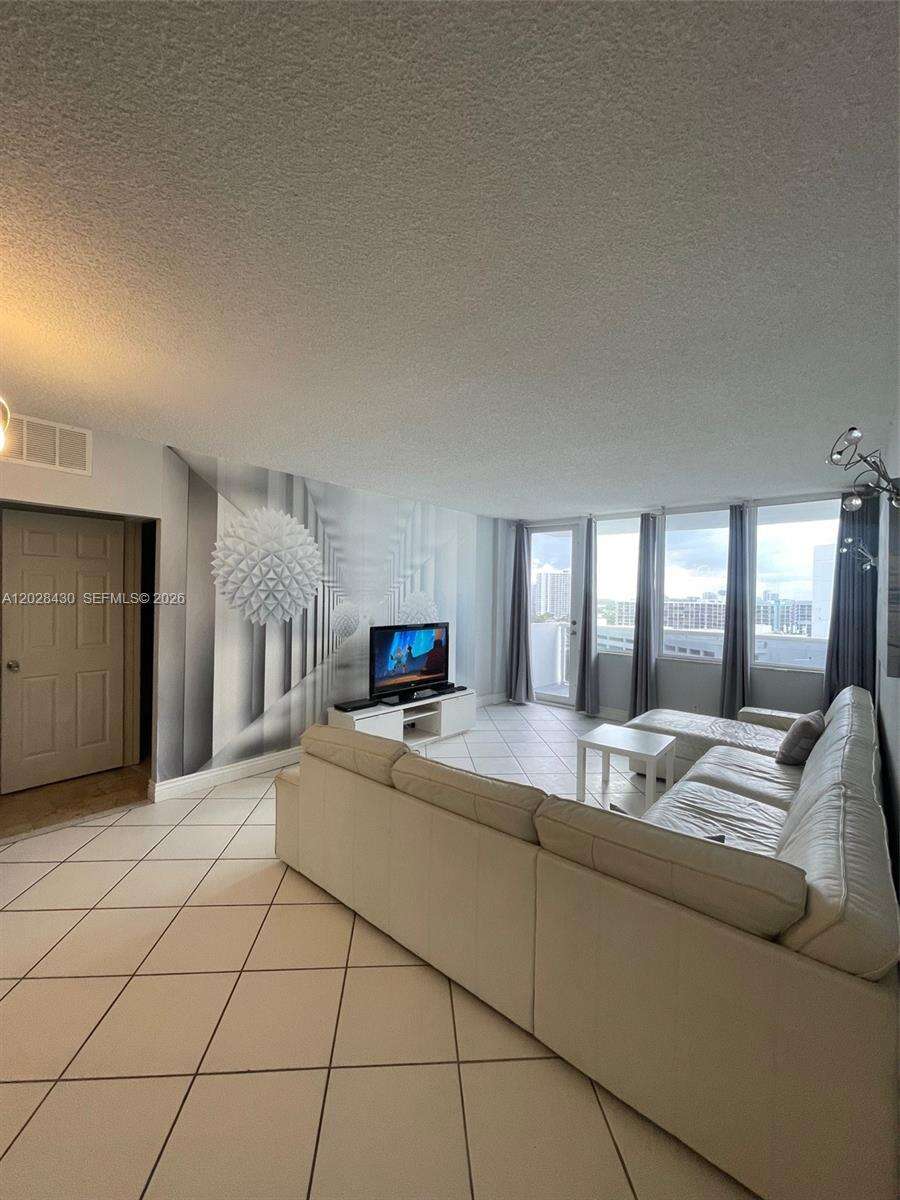 Sea Air Towers at 3725 Ocean Dr, Hollywood, FL 33019 - For Rent photo 10