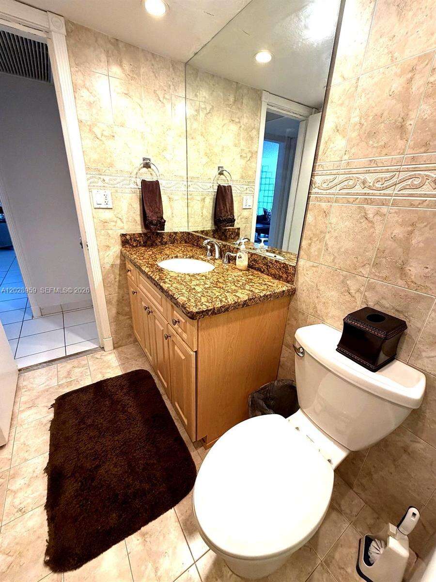 The Carriage Club North at 5005 Collins Ave, Miami Beach, FL 33140 - For Rent photo 17