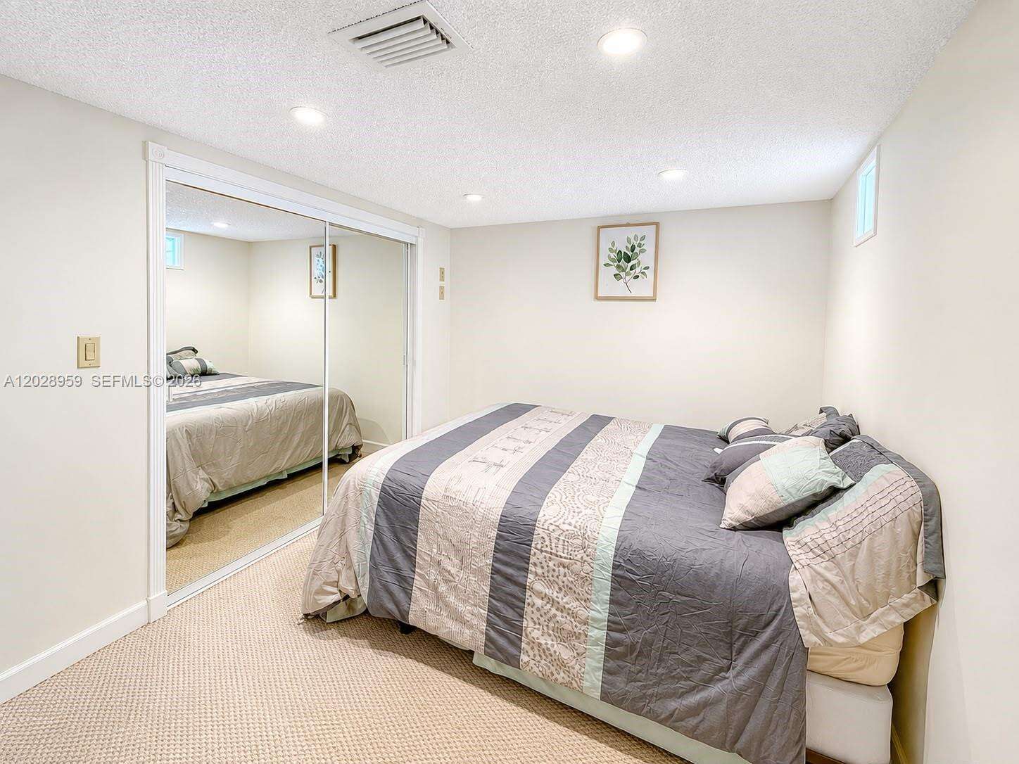 The Carriage Club North at 5005 Collins Ave, Miami Beach, FL 33140 - For Rent photo 19