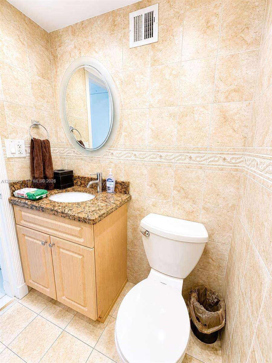 The Carriage Club North at 5005 Collins Ave, Miami Beach, FL 33140 - For Rent photo 20
