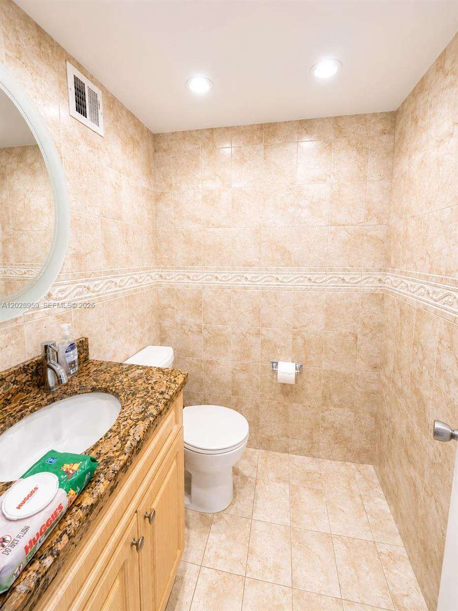 The Carriage Club North at 5005 Collins Ave, Miami Beach, FL 33140 - For Rent photo 21