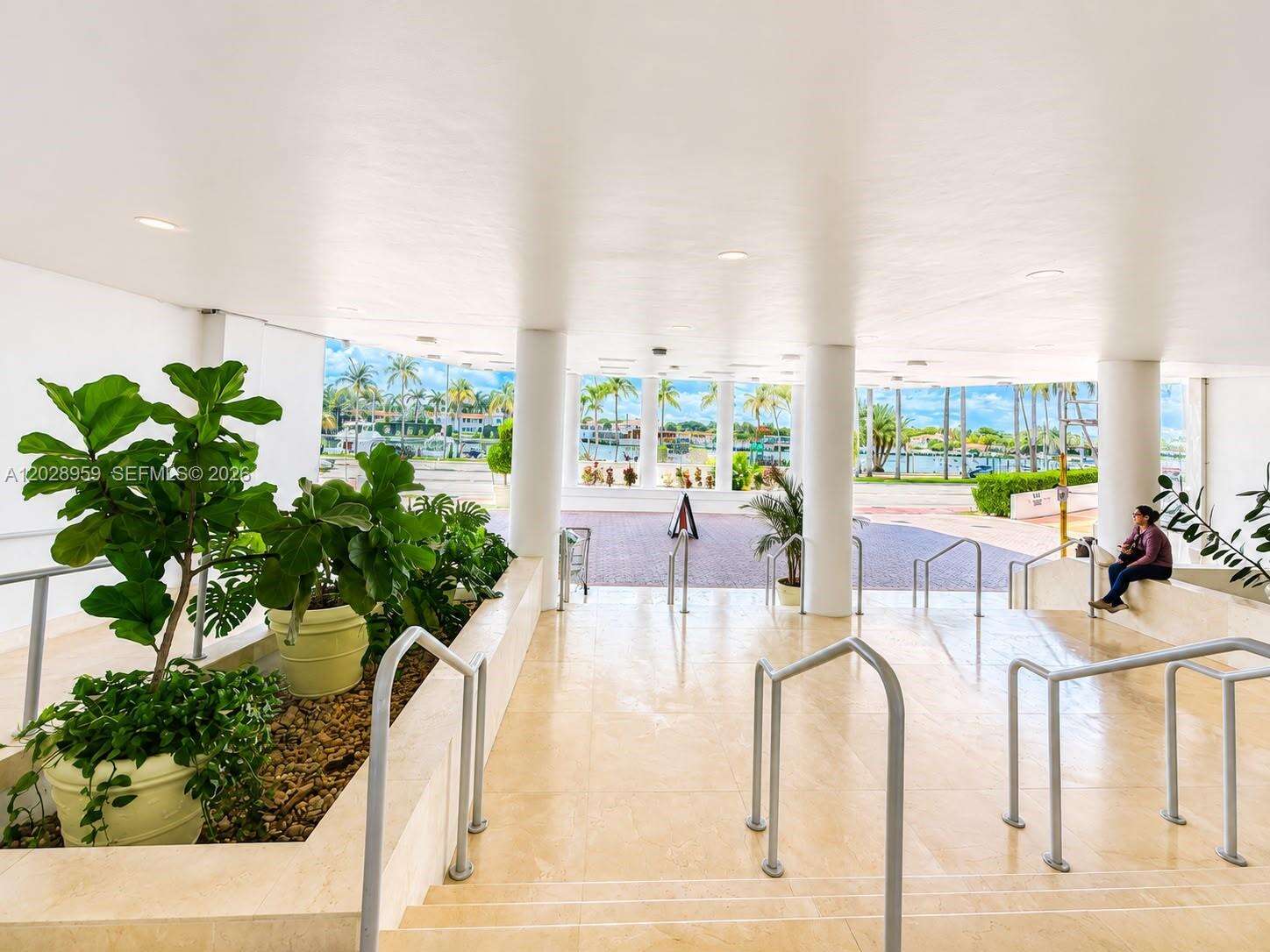 The Carriage Club North at 5005 Collins Ave, Miami Beach, FL 33140 - For Rent photo 22