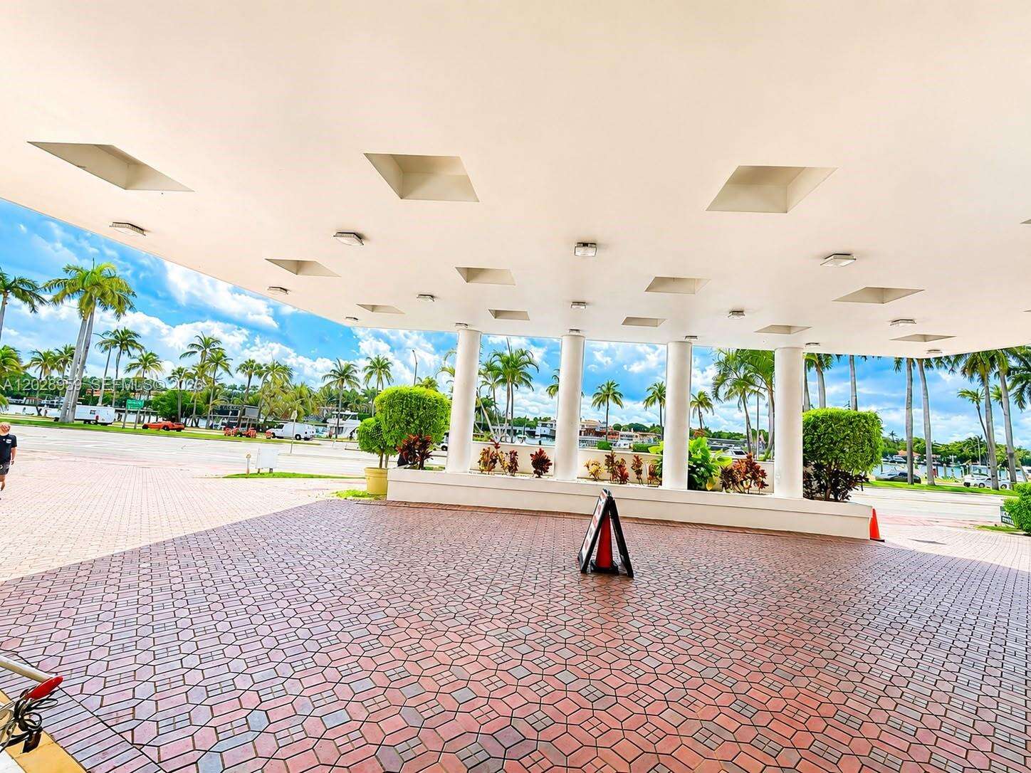 The Carriage Club North at 5005 Collins Ave, Miami Beach, FL 33140 - For Rent photo 23