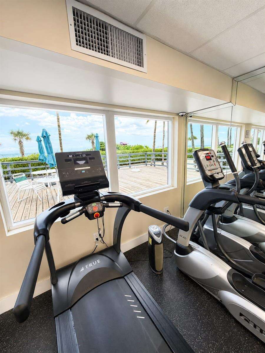 The Carriage Club North at 5005 Collins Ave, Miami Beach, FL 33140 - For Rent photo 32