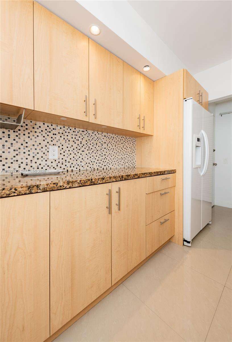 Alexander Towers at 3505 Ocean Dr, Hollywood, FL 33019 - For Rent photo 15