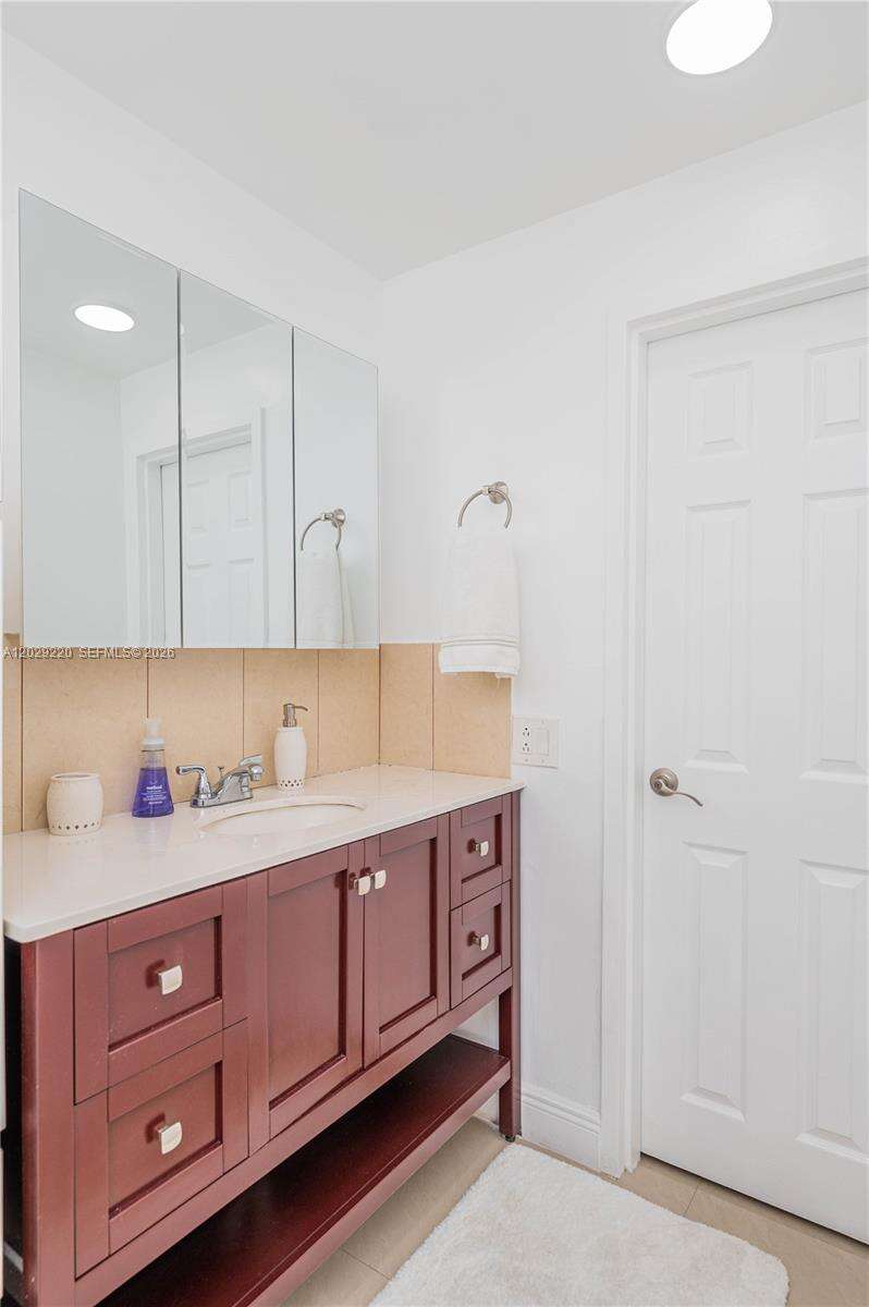 Alexander Towers at 3505 Ocean Dr, Hollywood, FL 33019 - For Rent photo 26
