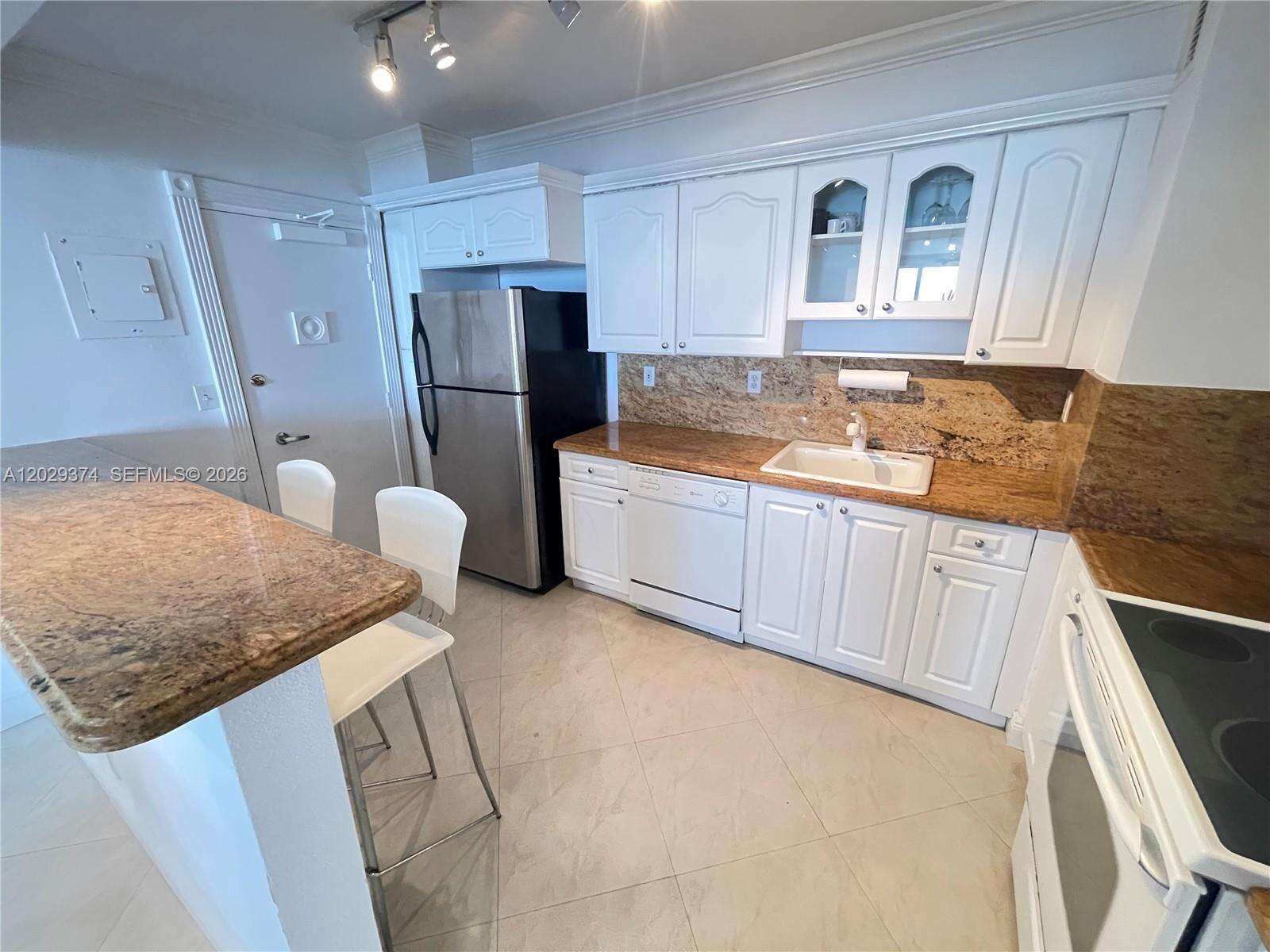 Carlisle On The Ocean at 9195 Collins Ave, Surfside, FL 33154 - For Rent photo 16