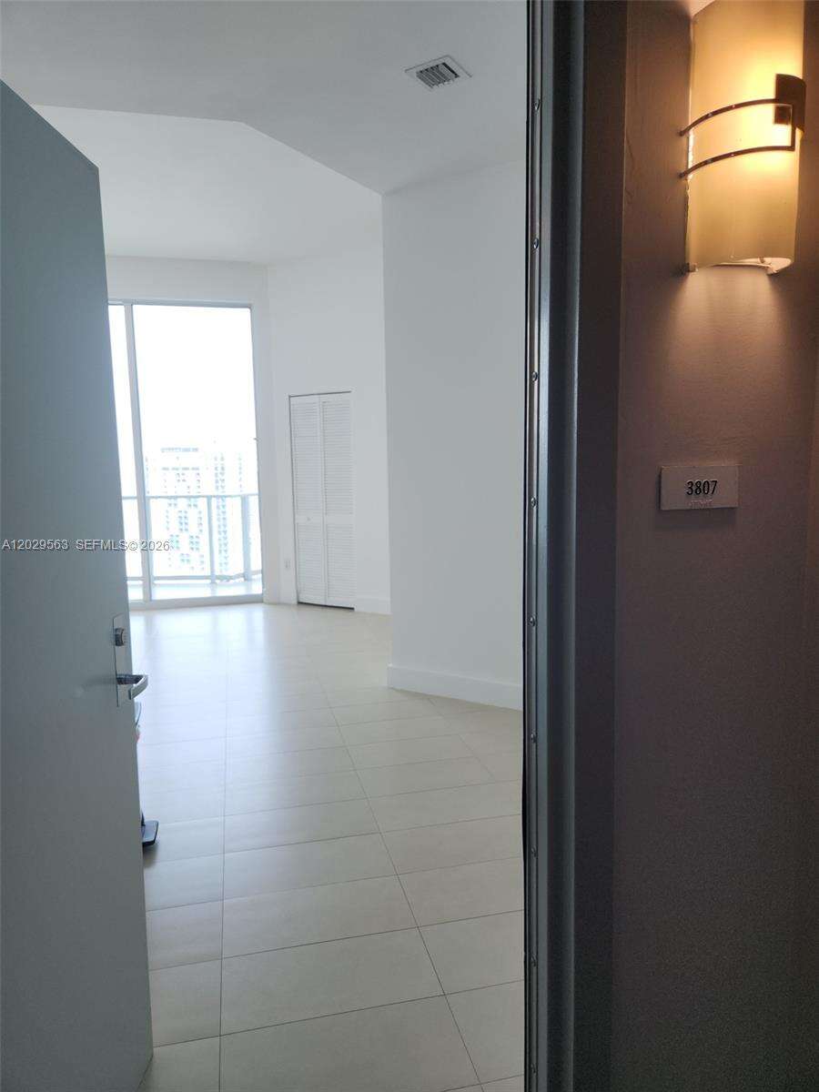 Met 1 at 300 Biscayne Blvd, Miami, FL 33131 - For Rent photo 3