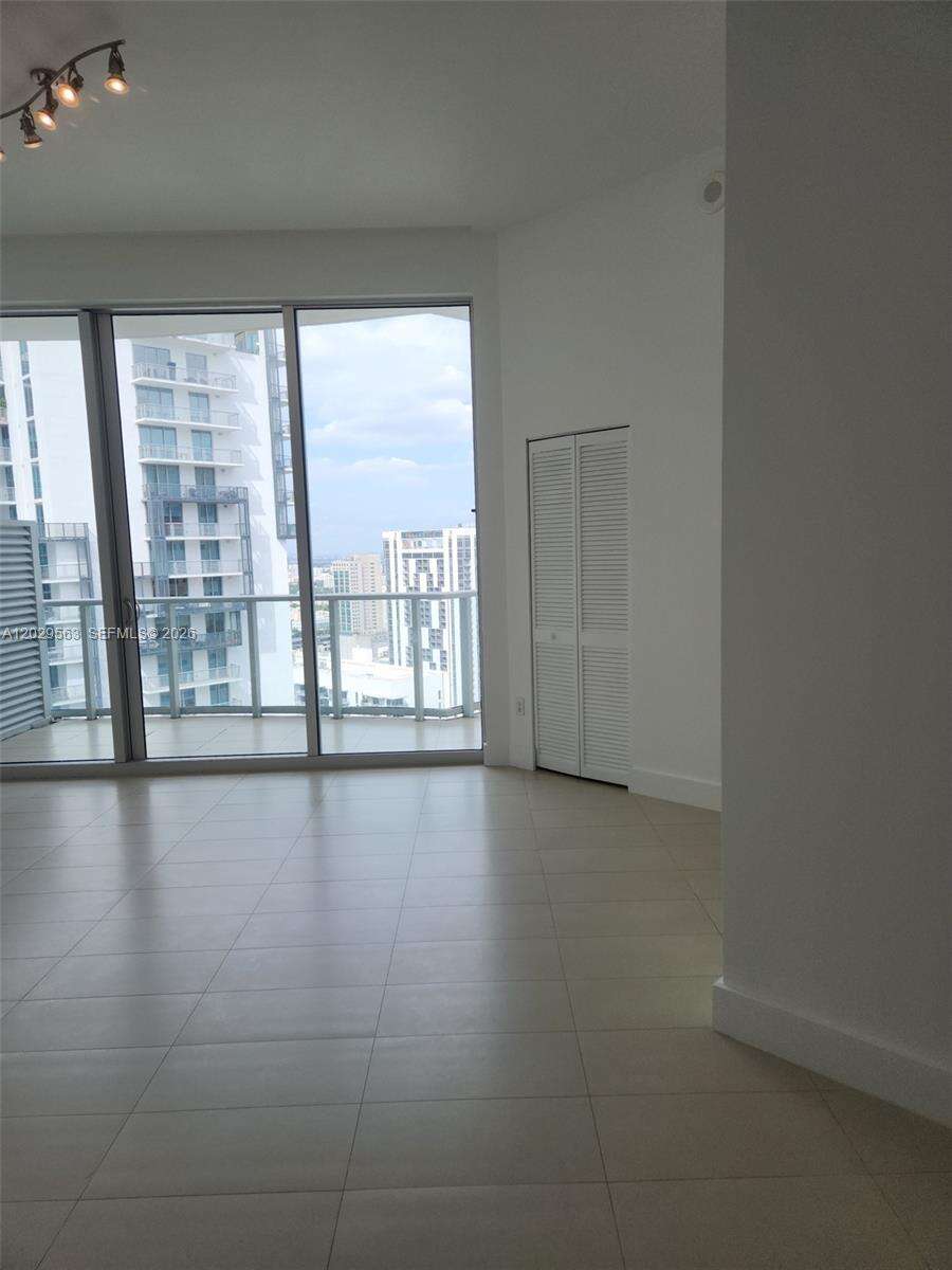 Met 1 at 300 Biscayne Blvd, Miami, FL 33131 - For Rent photo 4