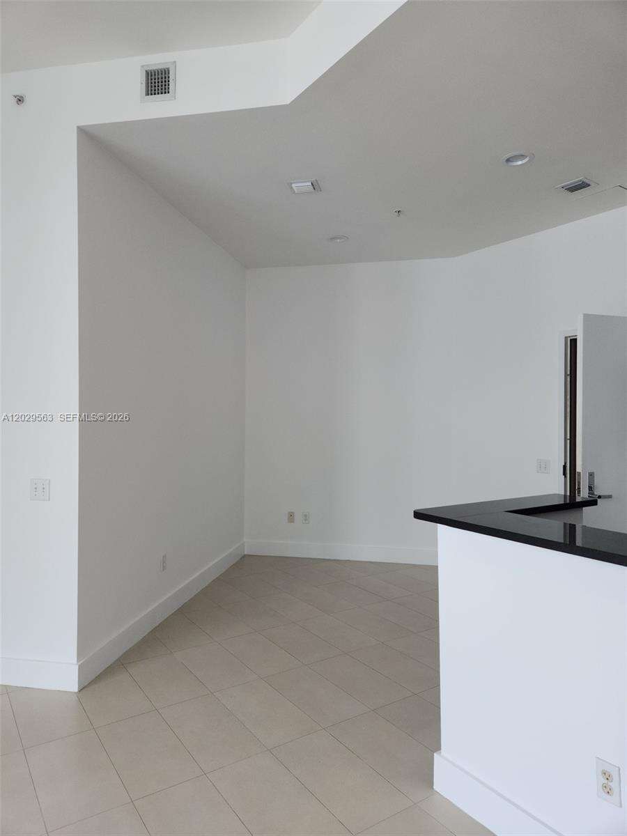 Met 1 at 300 Biscayne Blvd, Miami, FL 33131 - For Rent photo 6