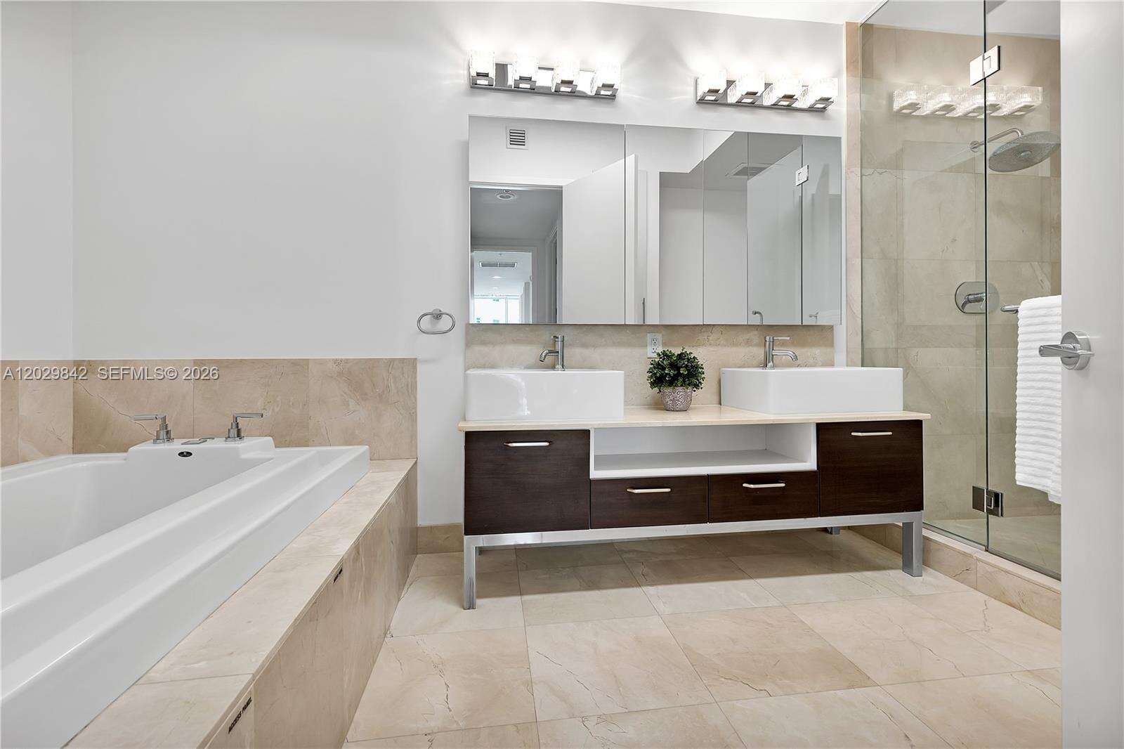 Emerald At Brickell at 218 14 St, Miami, FL 33131 - For Rent photo 17
