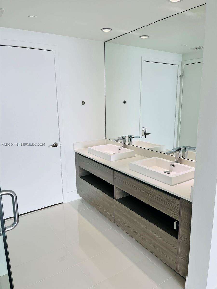 Icon Bay at 460 28 St, Miami, FL 33137 - For Rent photo 5