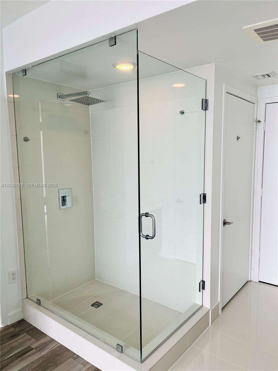 Icon Bay at 460 28 St, Miami, FL 33137 - For Rent photo 6