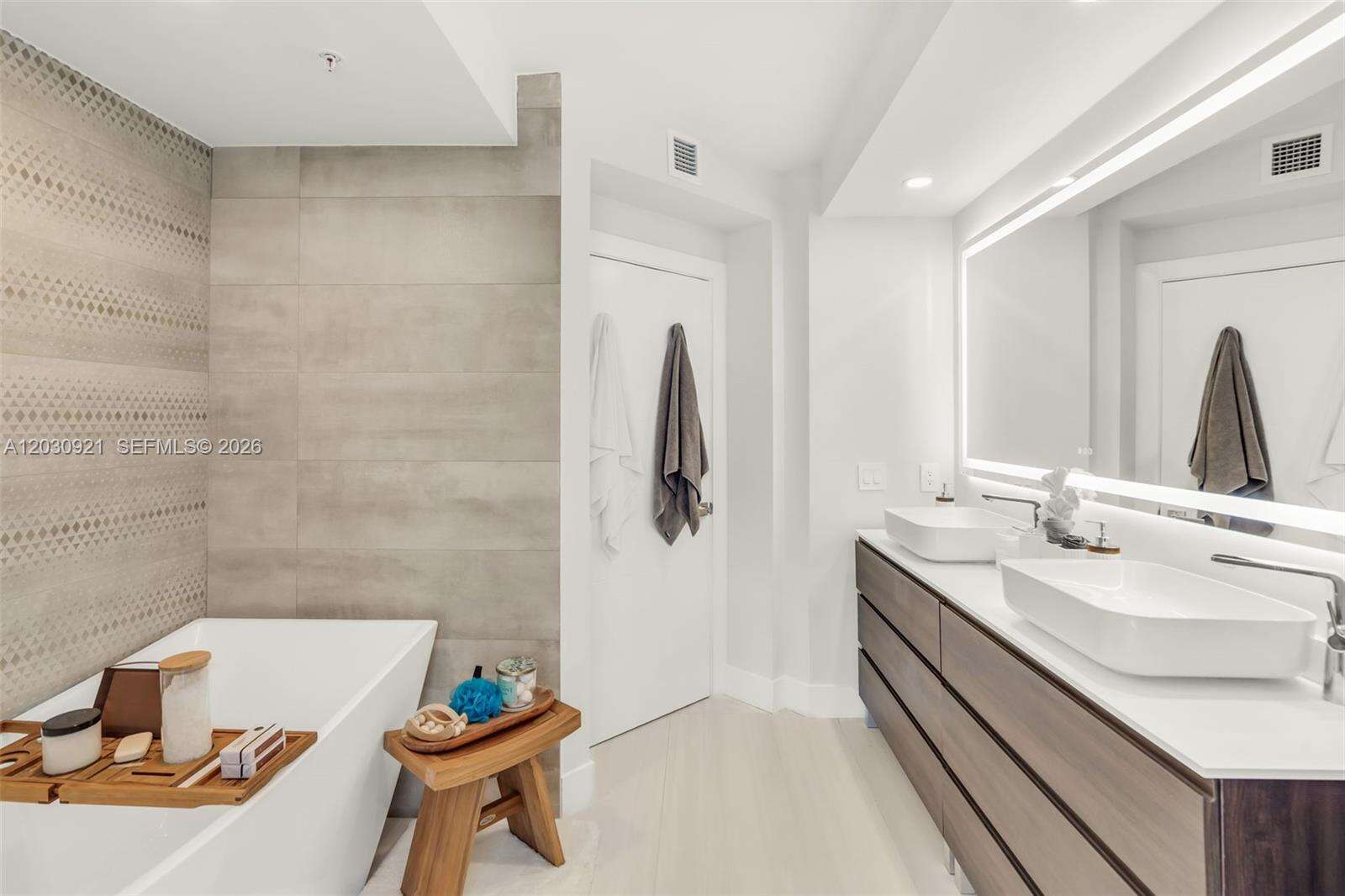 1500 Ocean Dr, Miami Beach, FL 33139 - For Rent photo 23