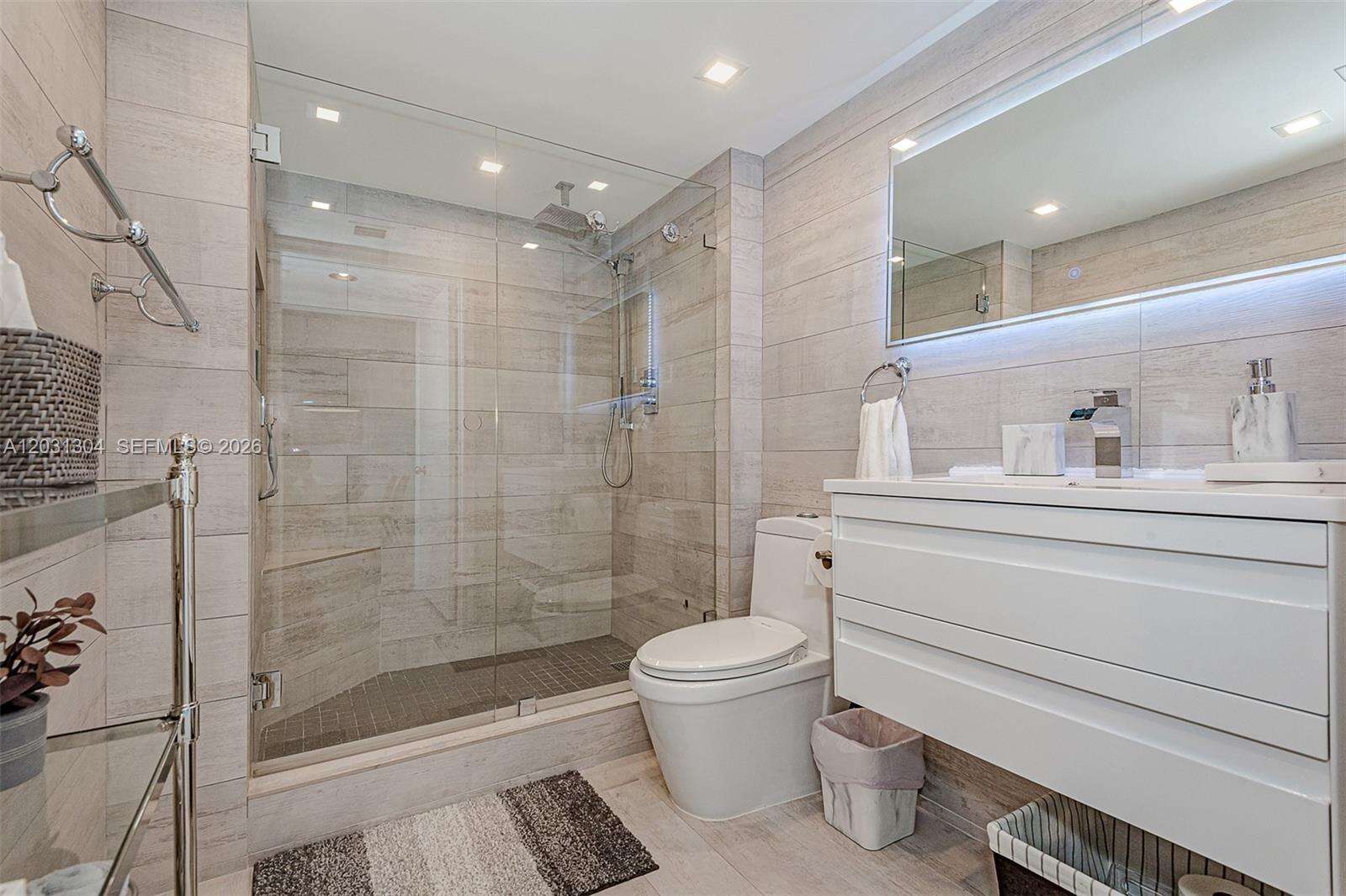 Yacht Club At Portofino at 90 Alton Rd, Miami Beach, FL 33139 - For Rent photo 19