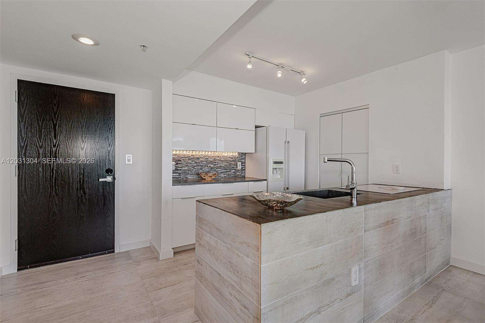 Yacht Club At Portofino at 90 Alton Rd, Miami Beach, FL 33139 - For Rent photo 10