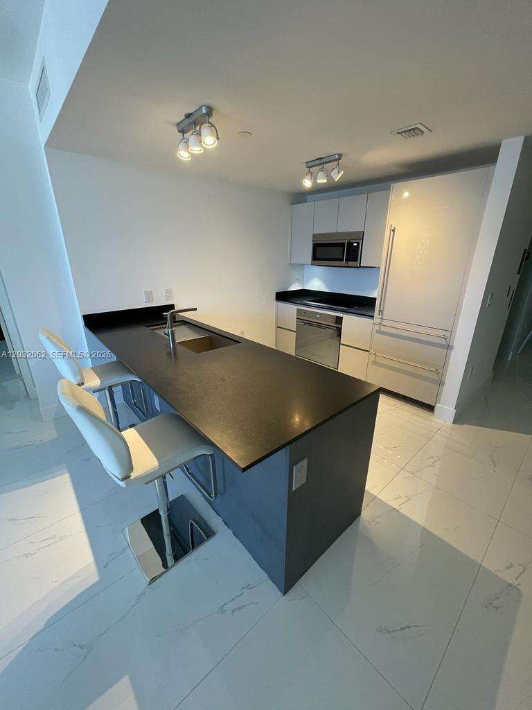 1010 Brickell at 1010 Brickell Ave, Miami, FL 33131 - For Rent photo 3