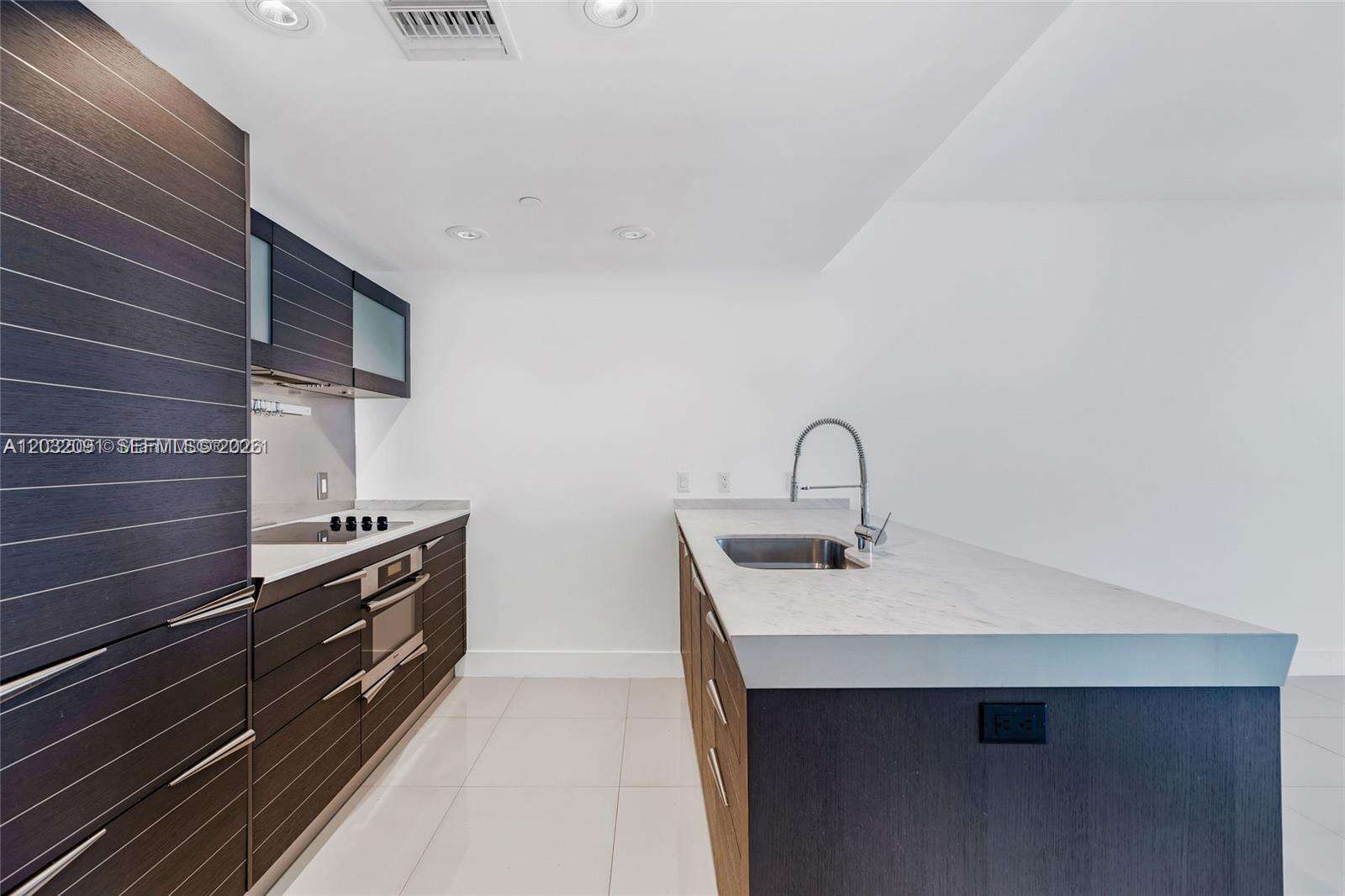 Epic Residences at 200 Biscayne Blvd Way, Miami, FL 33131 - For Rent photo 2