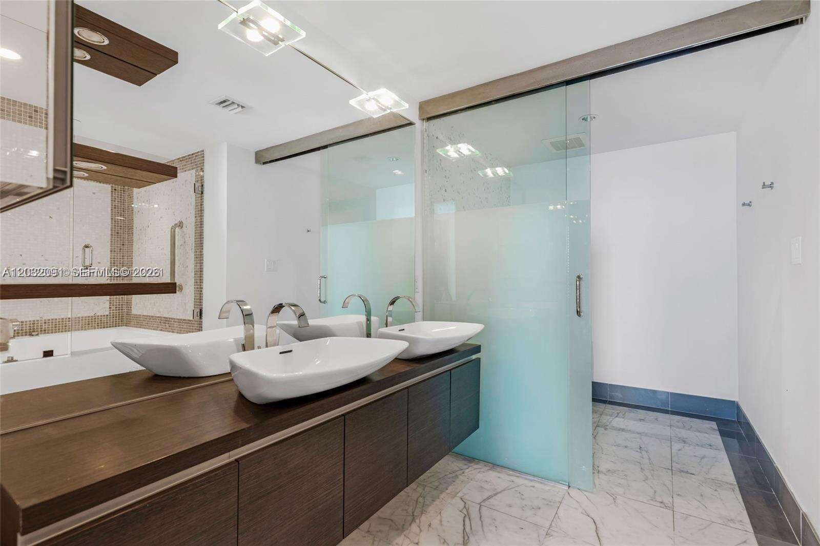 Epic Residences at 200 Biscayne Blvd Way, Miami, FL 33131 - For Rent photo 3