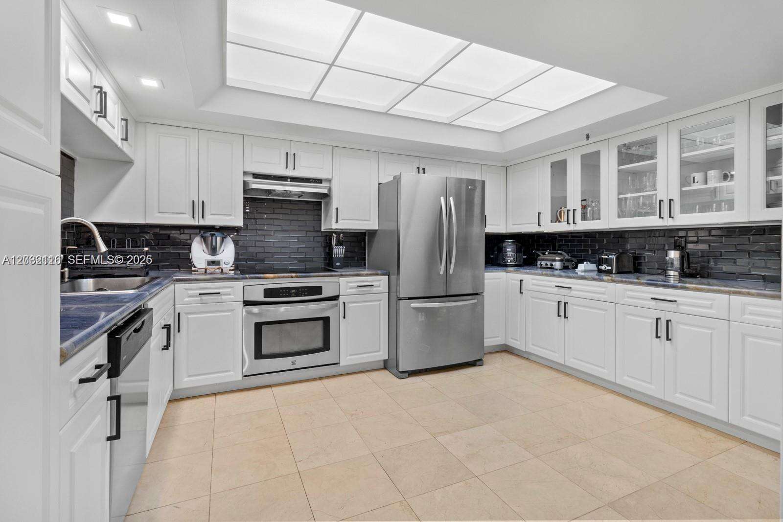 Brickell Key 1 at 520 Brickell Key Dr, Miami, FL 33131 - For Rent photo 15