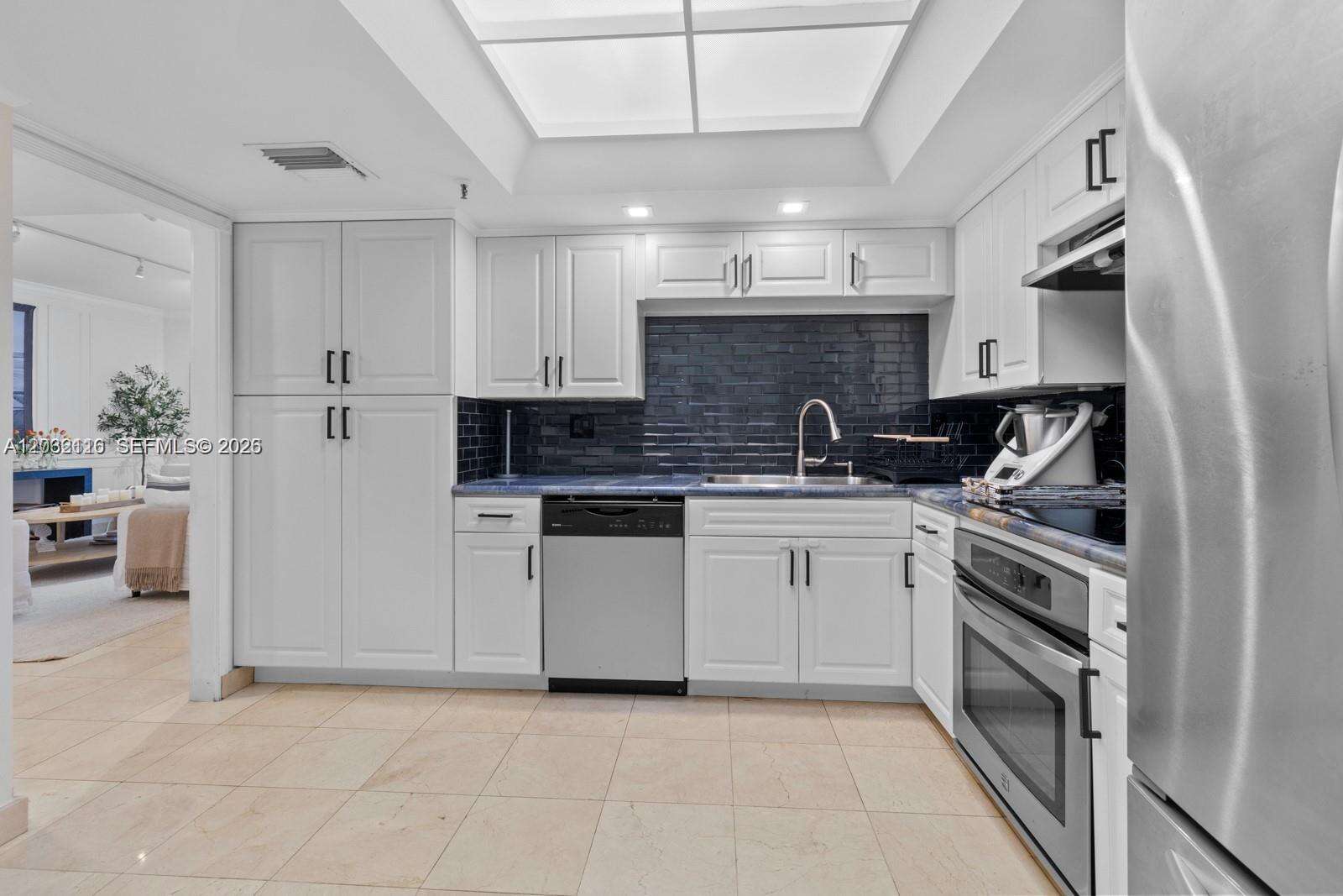 Brickell Key 1 at 520 Brickell Key Dr, Miami, FL 33131 - For Rent photo 17