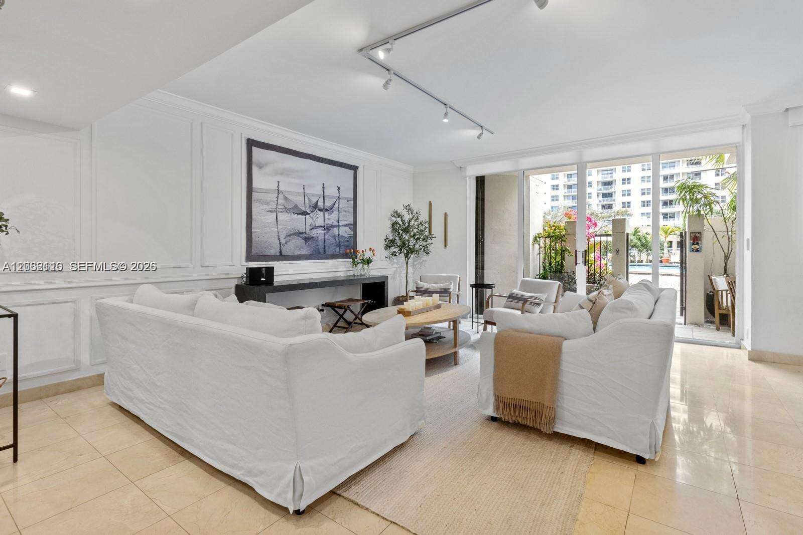Brickell Key 1 at 520 Brickell Key Dr, Miami, FL 33131 - For Rent photo 3