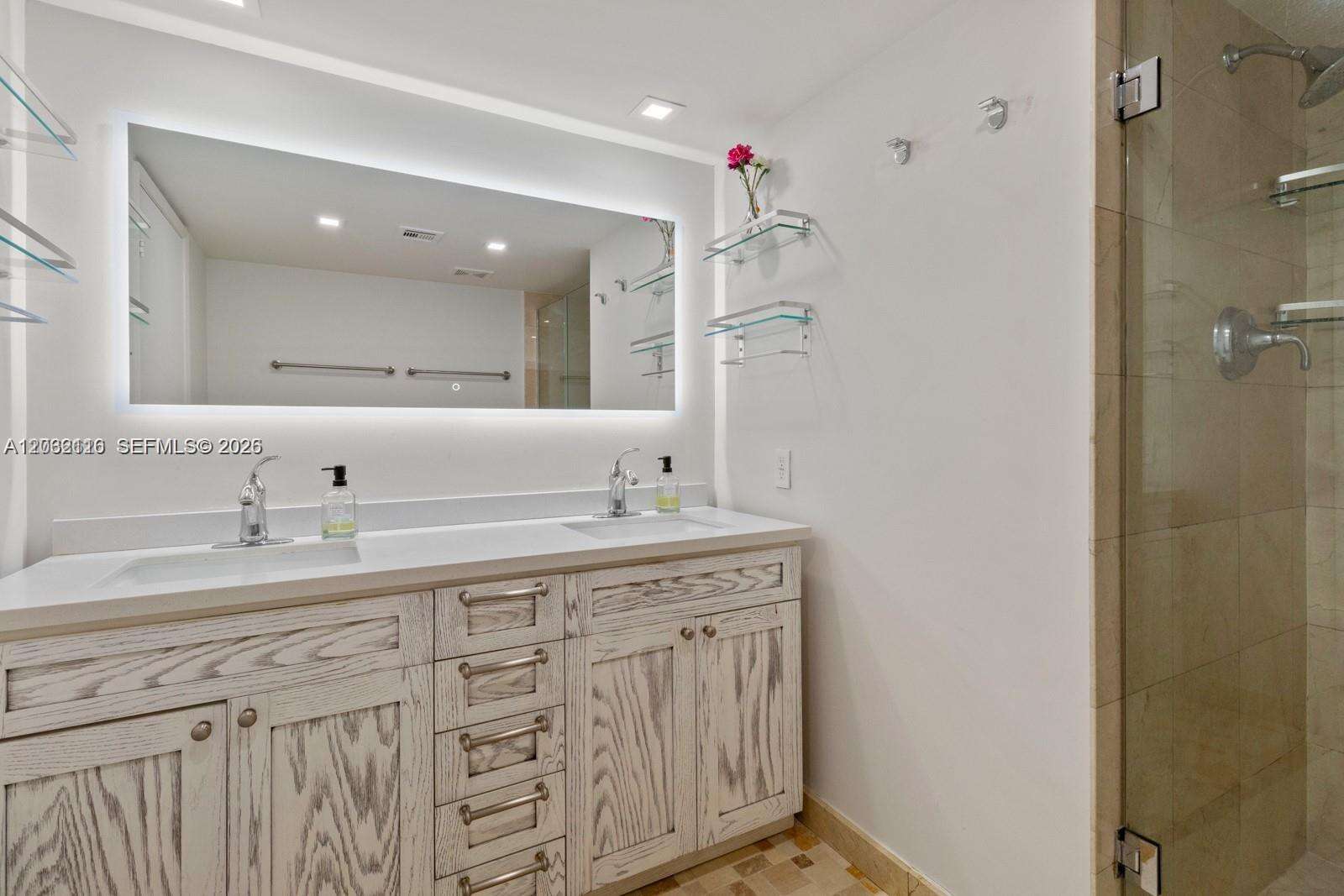 Brickell Key 1 at 520 Brickell Key Dr, Miami, FL 33131 - For Rent photo 23