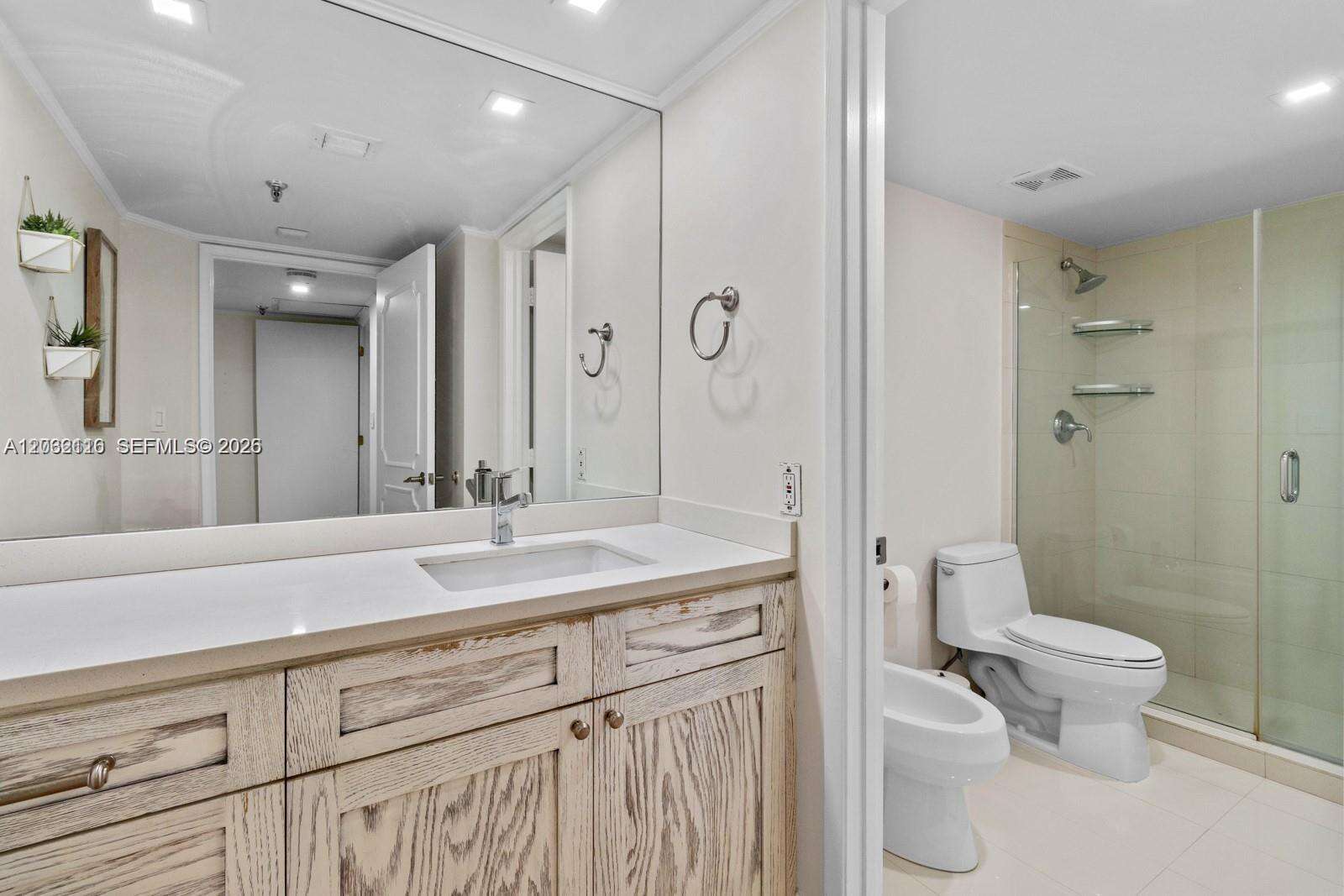 Brickell Key 1 at 520 Brickell Key Dr, Miami, FL 33131 - For Rent photo 24