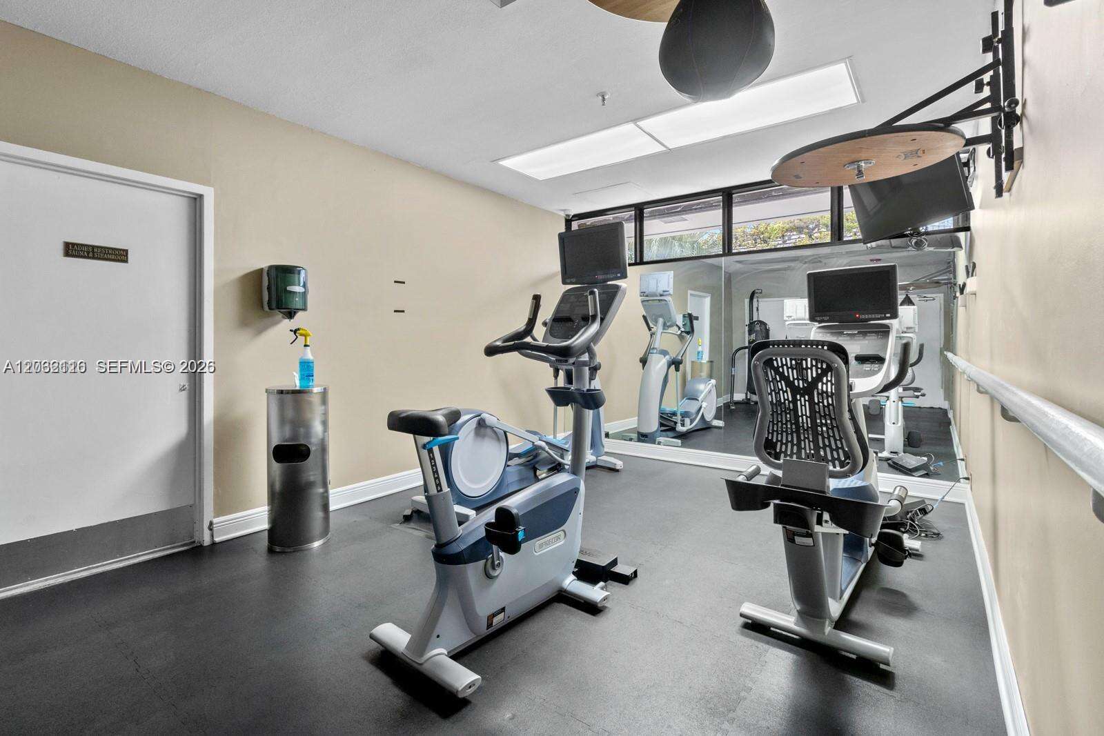 Brickell Key 1 at 520 Brickell Key Dr, Miami, FL 33131 - For Rent photo 31