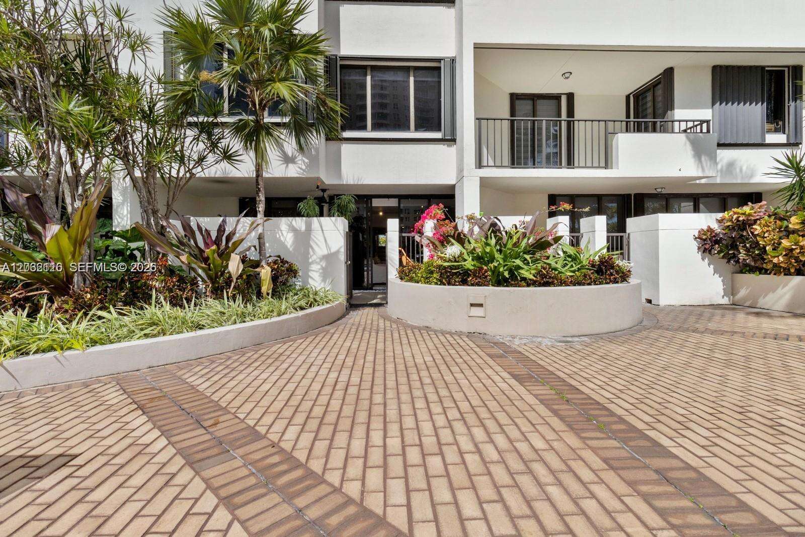 Brickell Key 1 at 520 Brickell Key Dr, Miami, FL 33131 - For Rent photo 33