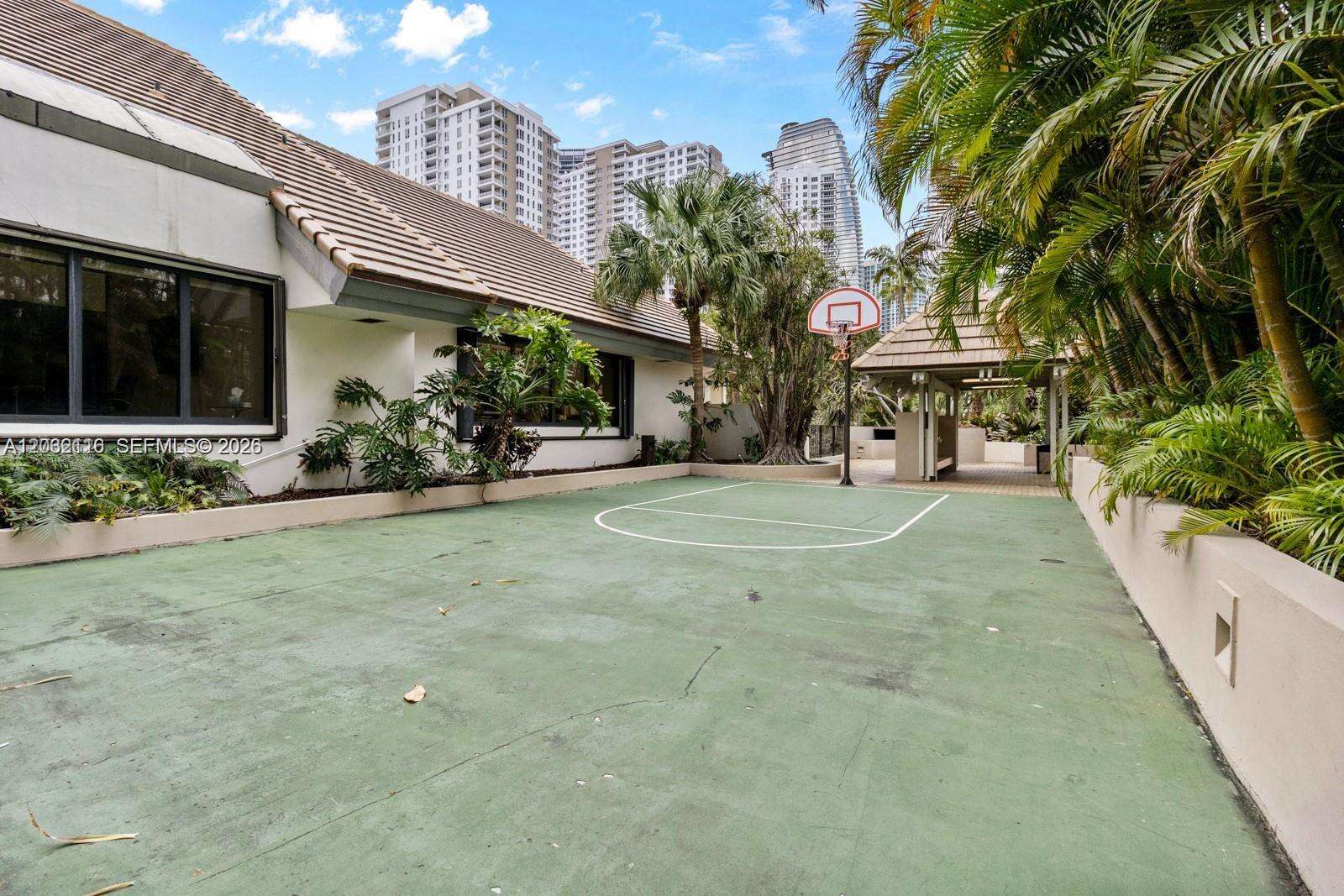 Brickell Key 1 at 520 Brickell Key Dr, Miami, FL 33131 - For Rent photo 34