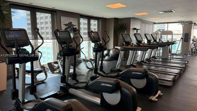 The Plaza On Brickell East at 950 Brickell Bay Dr, Miami, FL 33131 - For Rent photo 14