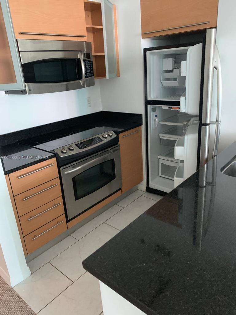 The Plaza On Brickell East at 950 Brickell Bay Dr, Miami, FL 33131 - For Rent photo 5