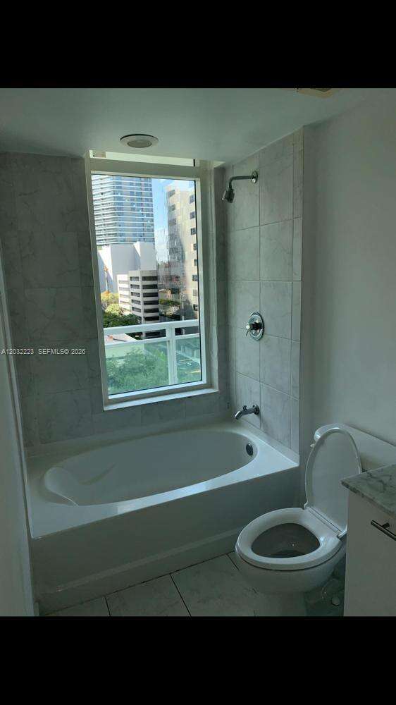 The Plaza On Brickell East at 950 Brickell Bay Dr, Miami, FL 33131 - For Rent photo 8