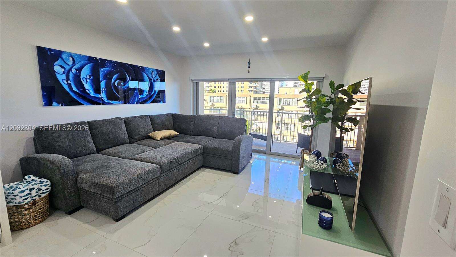 The Hemispheres at 1950 Ocean Dr, Hallandale Beach, FL 33009 - For Rent photo 14