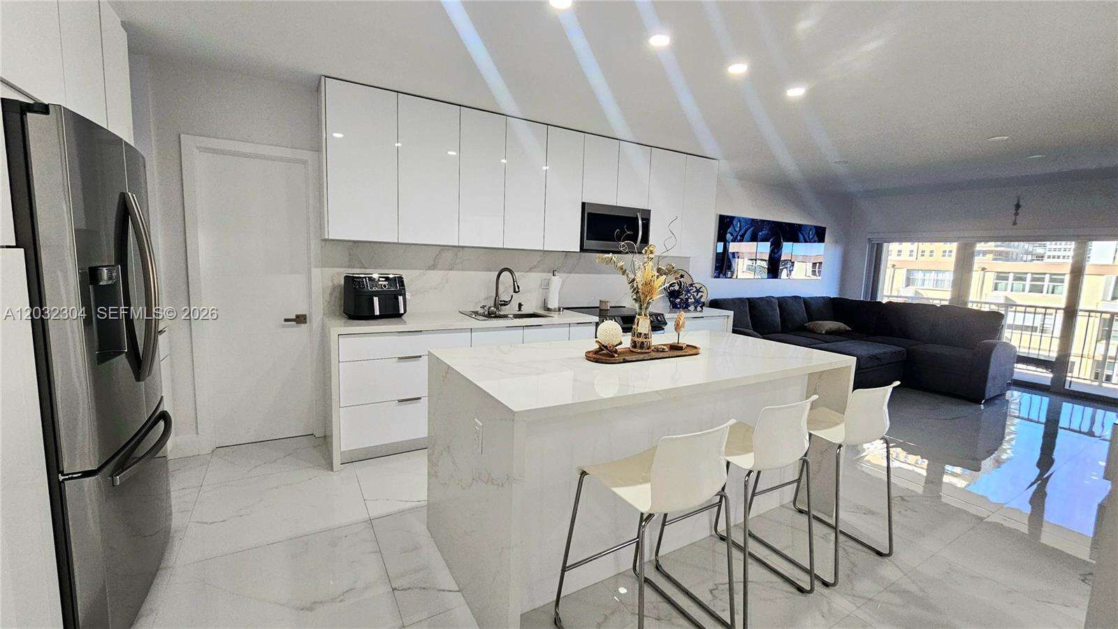 The Hemispheres at 1950 Ocean Dr, Hallandale Beach, FL 33009 - For Rent photo 5