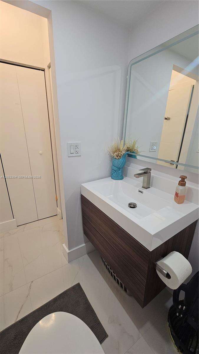 The Hemispheres at 1950 Ocean Dr, Hallandale Beach, FL 33009 - For Rent photo 10