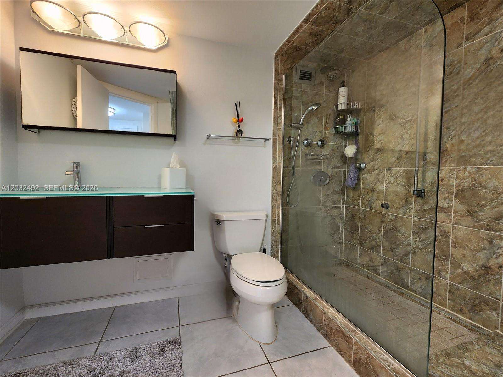 Parker Plaza at 2030 Ocean Dr, Hallandale Beach, FL 33009 - For Rent photo 14