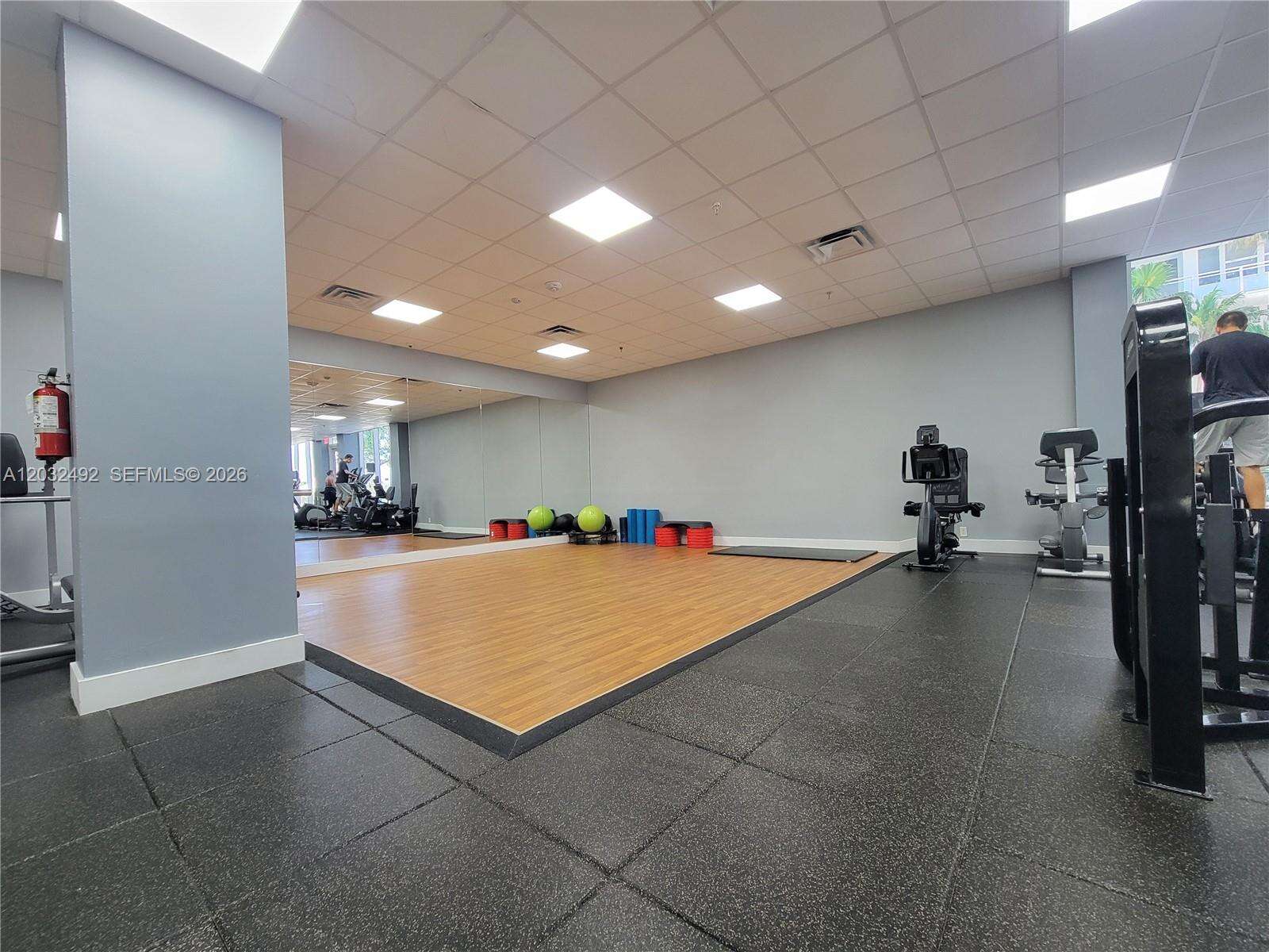 Parker Plaza at 2030 Ocean Dr, Hallandale Beach, FL 33009 - For Rent photo 36