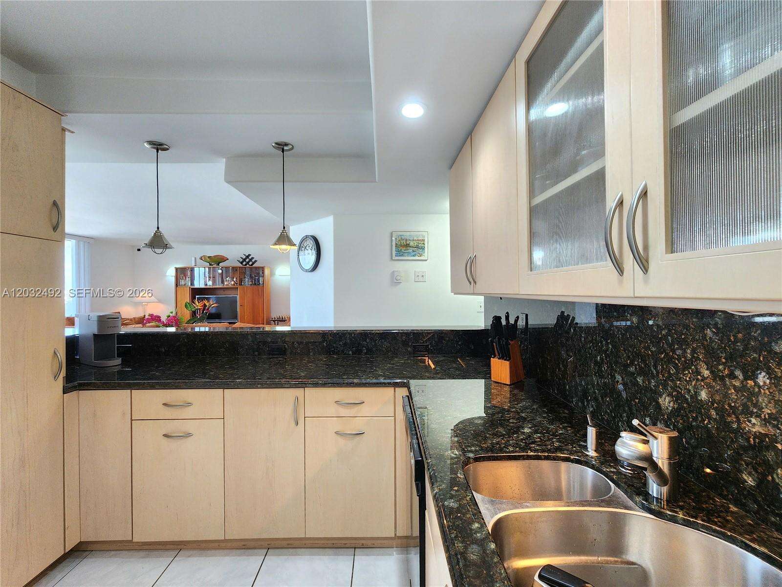 Parker Plaza at 2030 Ocean Dr, Hallandale Beach, FL 33009 - For Rent photo 9