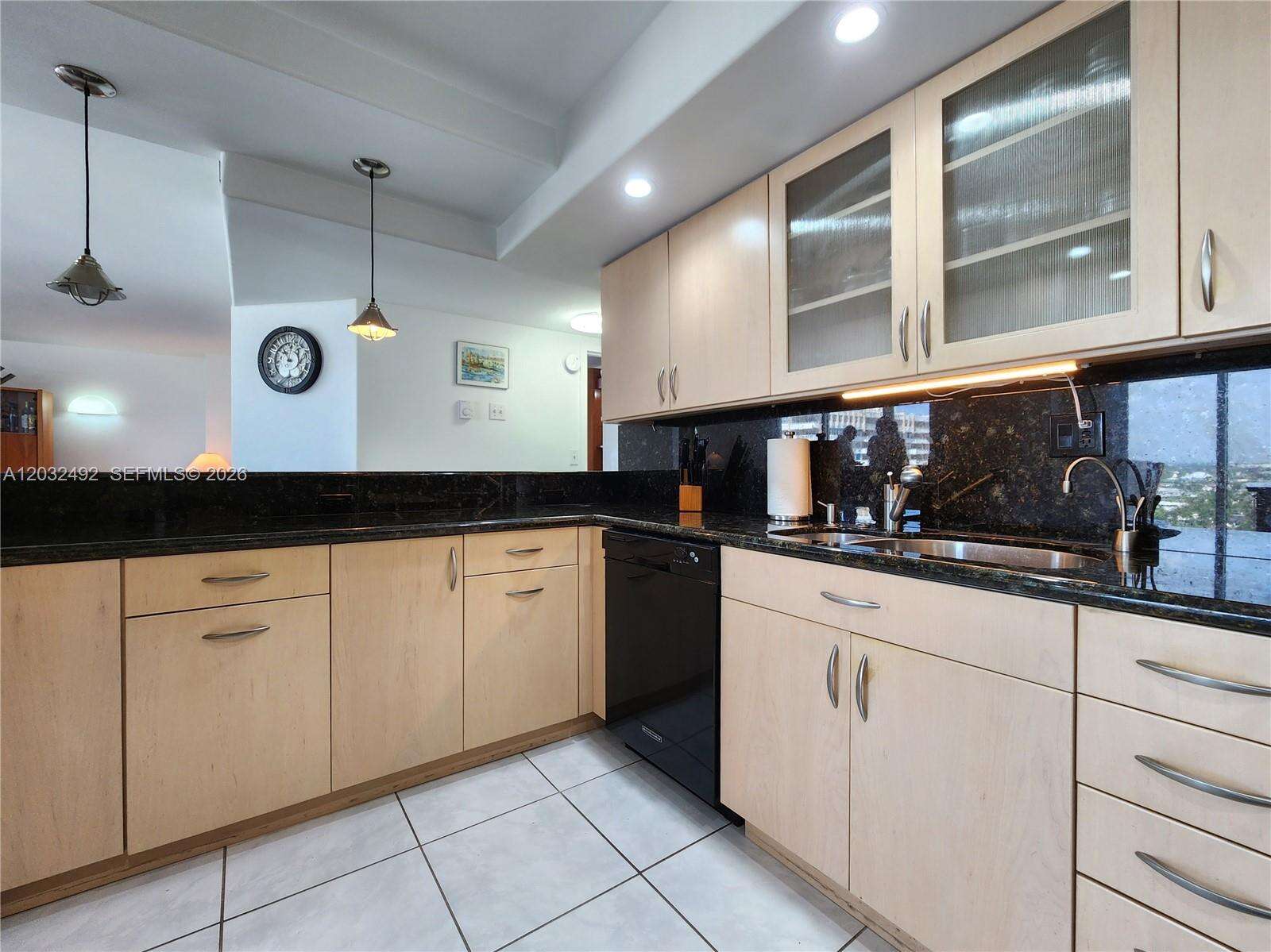 Parker Plaza at 2030 Ocean Dr, Hallandale Beach, FL 33009 - For Rent photo 10
