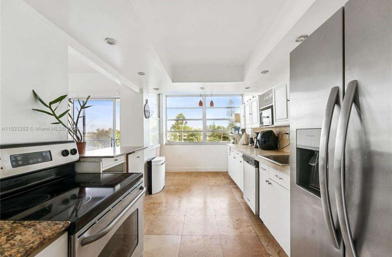 Majorca Towers Condos for Sale & Rent | Picture 1