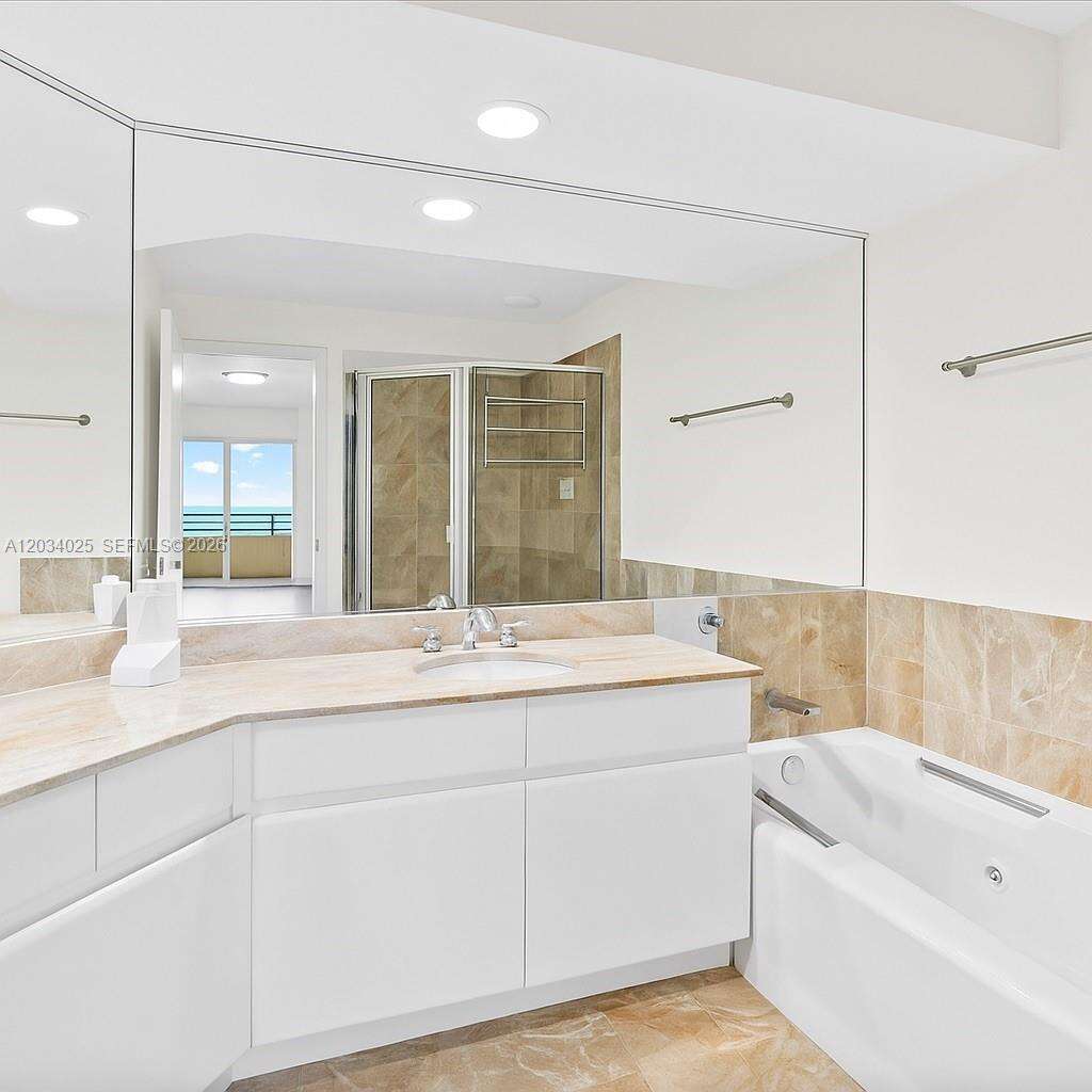 One Tequesta Point at 888 Brickell Key Dr, Miami, FL 33131 - For Rent photo 15